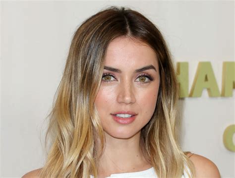 ana de armas biography.